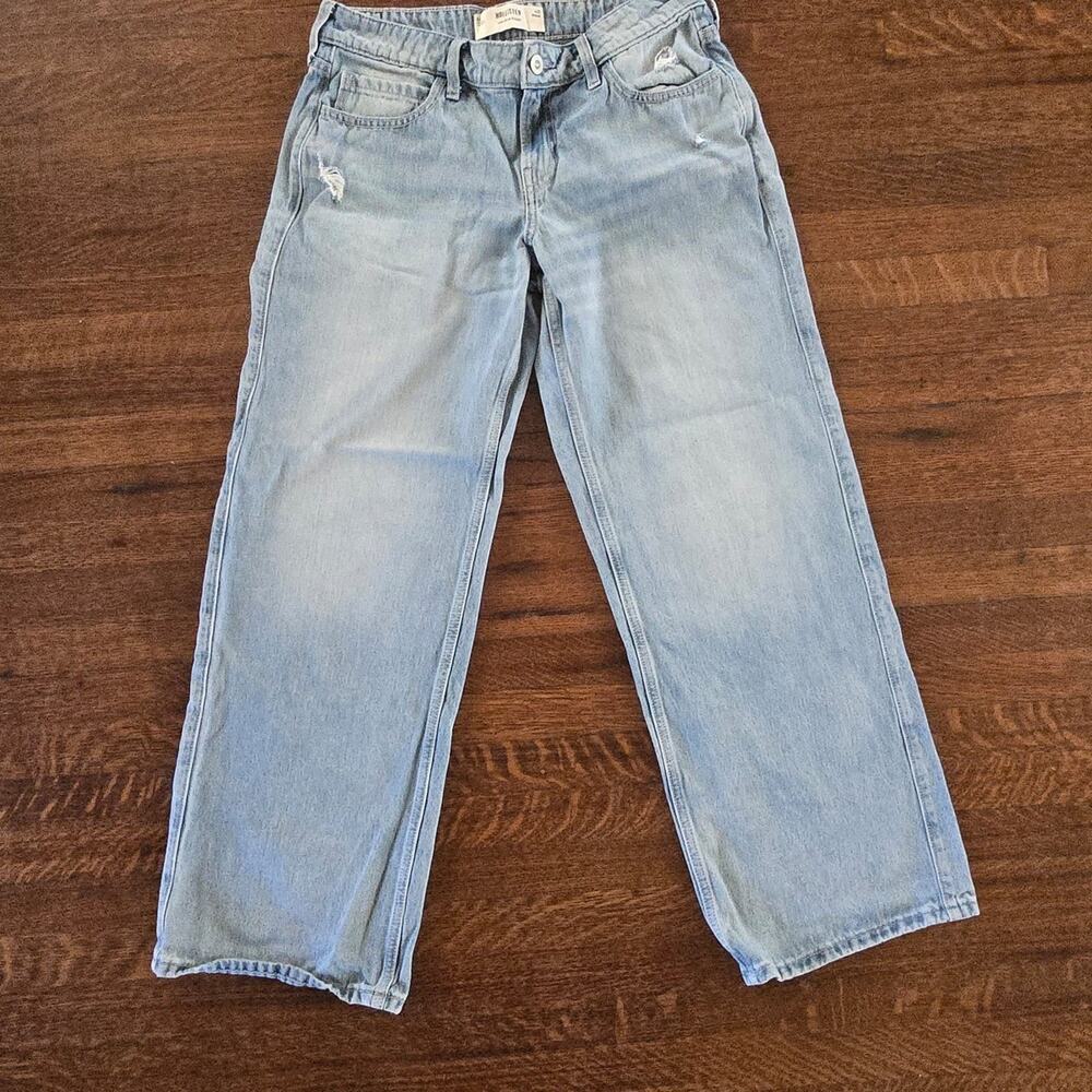 Hollister Women's Low-Rise Baggy distressed Jeans – Casual Relaxed Fit Size 8R - Picture 1 of 9